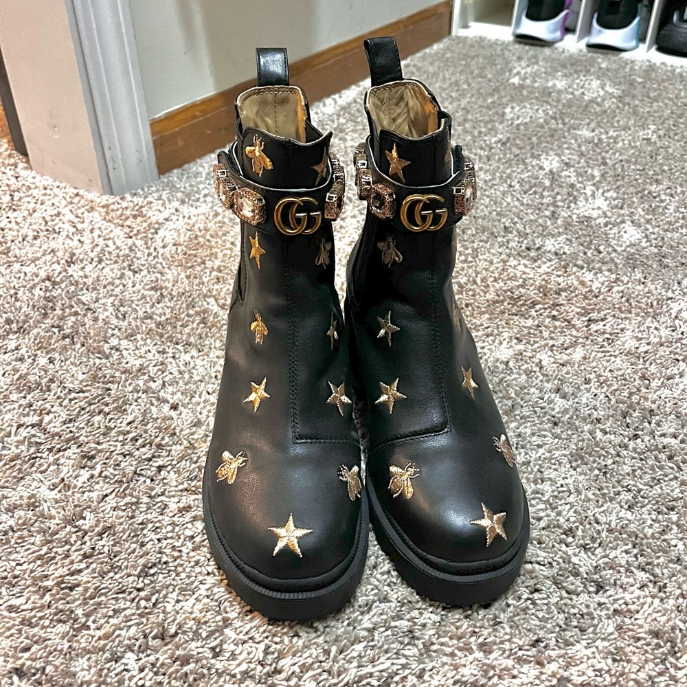 Gucci bee and star embroidered boots
